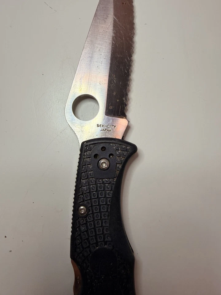 Cuchillo Plegable Spyderco - Hoja Dentada Larga - Seki City Japón (Raro) Foto 3 de 4