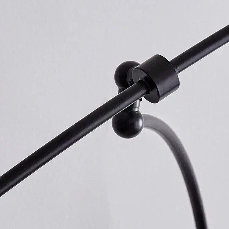 Lámpara de techo minimalista Mid Century estilo Myrna latón color negro Foto 2 de 4