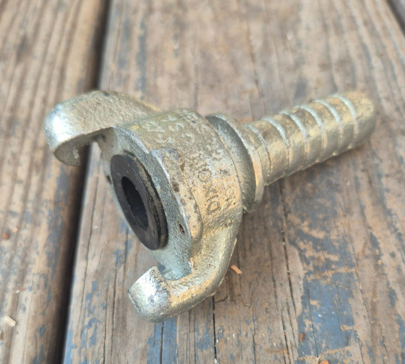 Chicago Fitting barbed end fits 1" hose