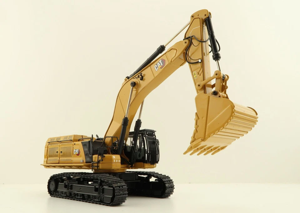 Diecast Masters 85959 Caterpillar CAT 395 Large Mining Excavator Diecast 1:50 - Image 4 of 4