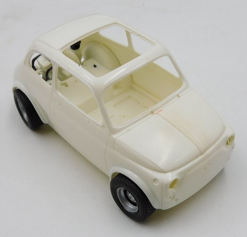 Tamiya Fiat Abarth 695 SS Plastic model started kit scale 1:24 Ref. 24173 1800 - Foto 4 di 14