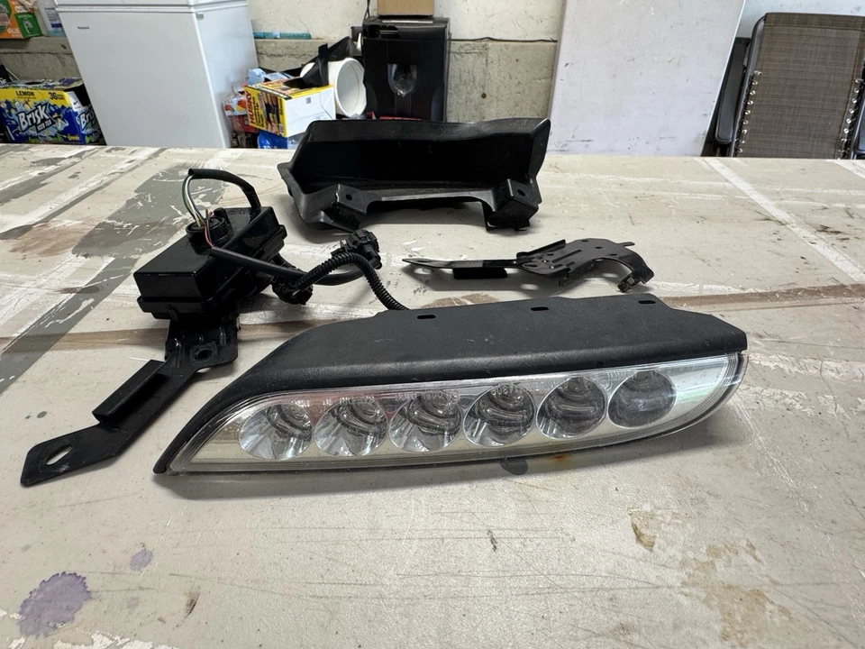 Luz antiniebla Nissan Juke Nismo 2014 con controlador OEM (probada) Foto 2 de 2