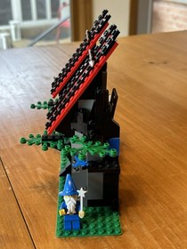 LEGO 6048 Dragon Knights Majisto's Magical Workshop w/Instructions