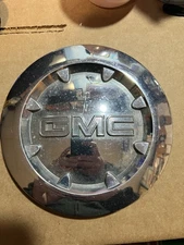 07 08 09 10 11 12 13 14 GMC SIERRA 1500 YUKON OE chrome Wheel Center Cap 9596381