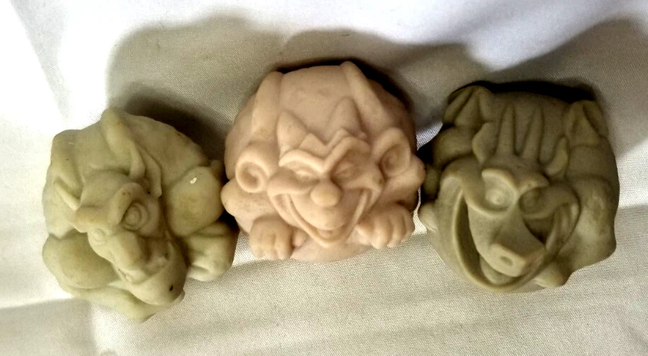 Lote de 3 bolas de gárgola jorobado de Notre Dame Victor Hugo juguetes Mcdonalds años 90 Foto 4 de 4