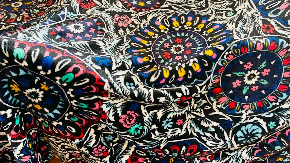 ☘☘☘RETIRED Vera Bradley Stained Glass Medallion 80" x 50" $55.00 NEW ☘☘☘ - Imagem 4 de 4