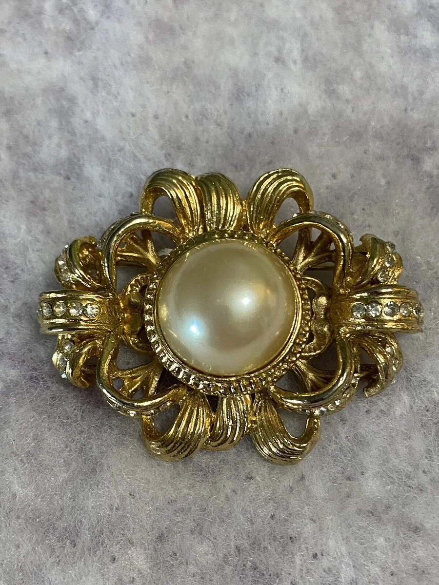 Vintage Goldtone RICHELIEU Brooch Pin with Large Faux Pearl Center