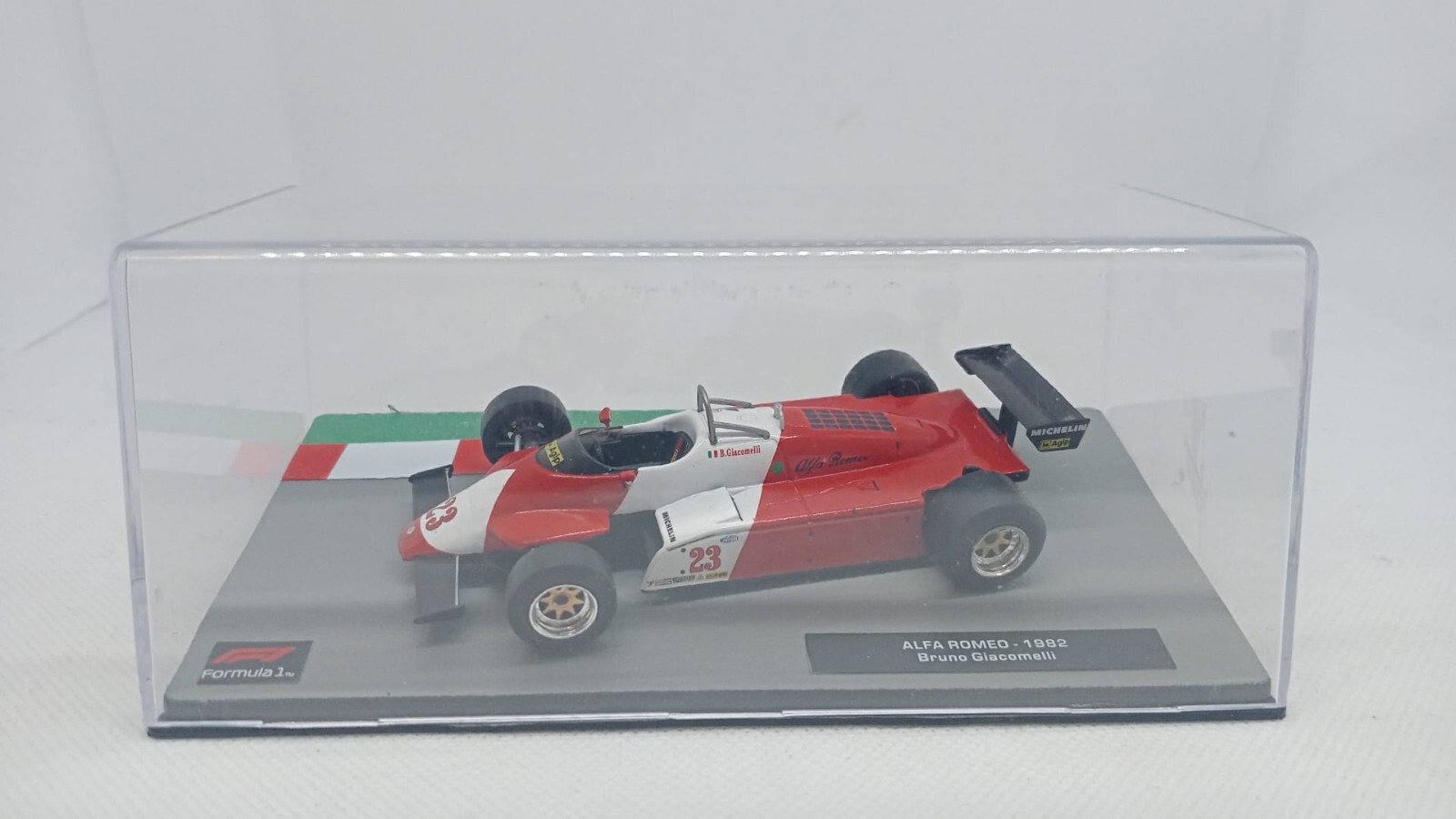 Foto 3 di 96
