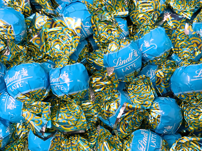 Lindt Roulette LATTE MILK CHOCOLATE TRUFFLE BALLS with CRISPY