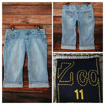 ZCO Capri Jeans Size 11 Y2K Low Rise Embroidered Cuffed Light Wash Denim Stretch