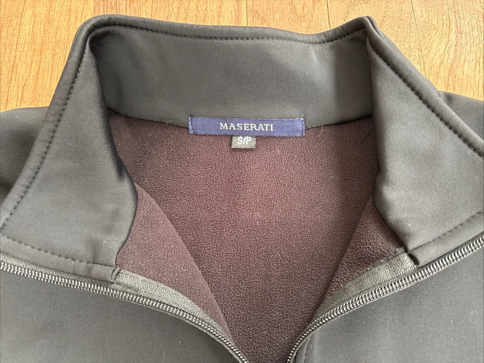 Chaqueta Maserati Hombre’s Pequeña Suave She’ll Negra Cremallera Completa Hecha en Canadá Bolsillos Raros Foto 3 de 4