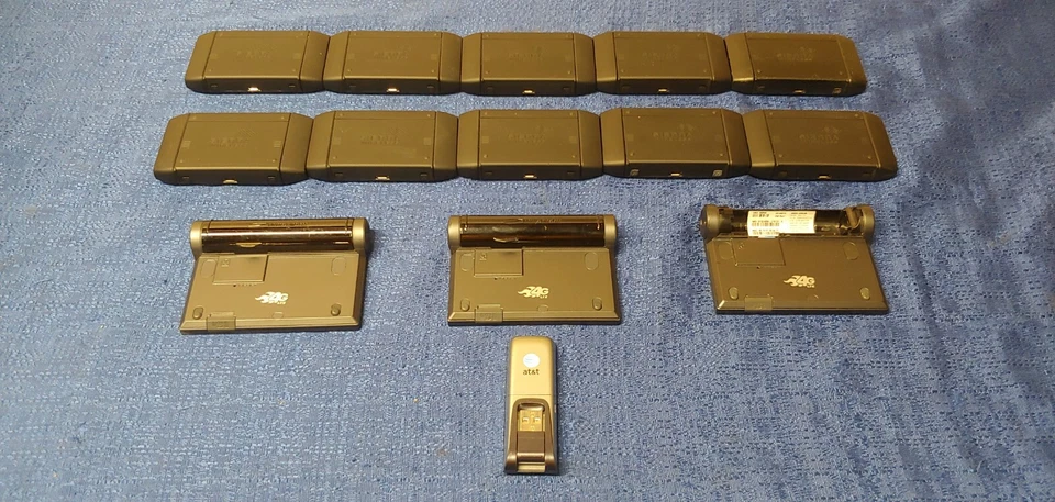 Mixed Lot of 14 AT&T Mobile Hotspots - Image 2 of 4