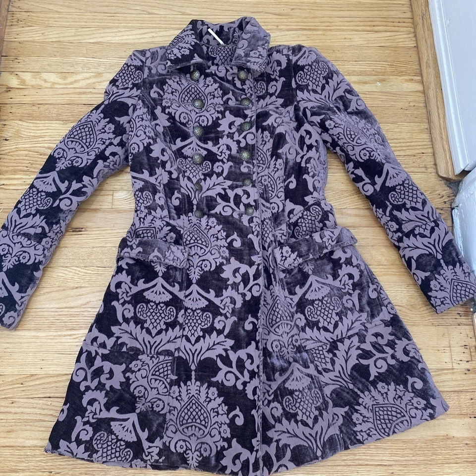 Casaco brocado FREE PEOPLE Downtown em ameixa tamanho 0 original. US$ 398 por propriedade - Imagem 4 de 4