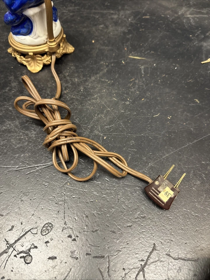 White Gold Gilded Porcelain Lady Playing Violin Figural Lamp Possibly German - Image 4 of 4