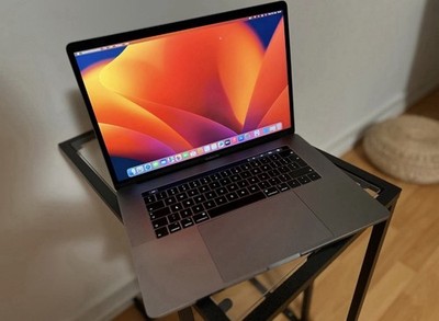 Apple MacBook Pro 2018 / 15,4 Zoll (256GB SSD, Intel Core i7) 16 GB RAM