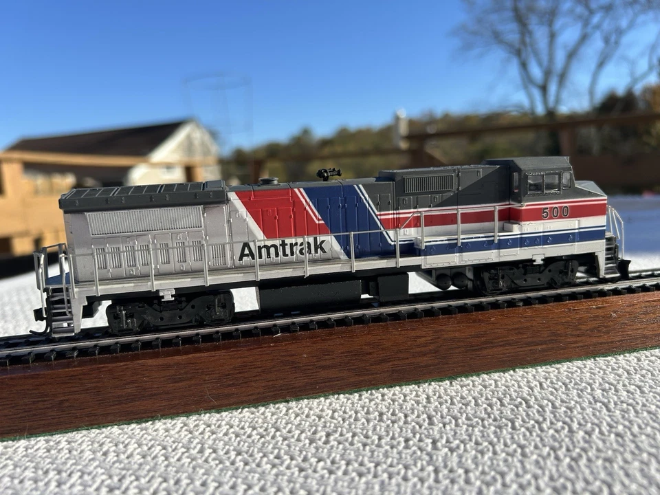 HO Walthers Amtrak Dash 8-32BWH Diesel Locomotive - (NICE TESTED) - Image 3 of 4