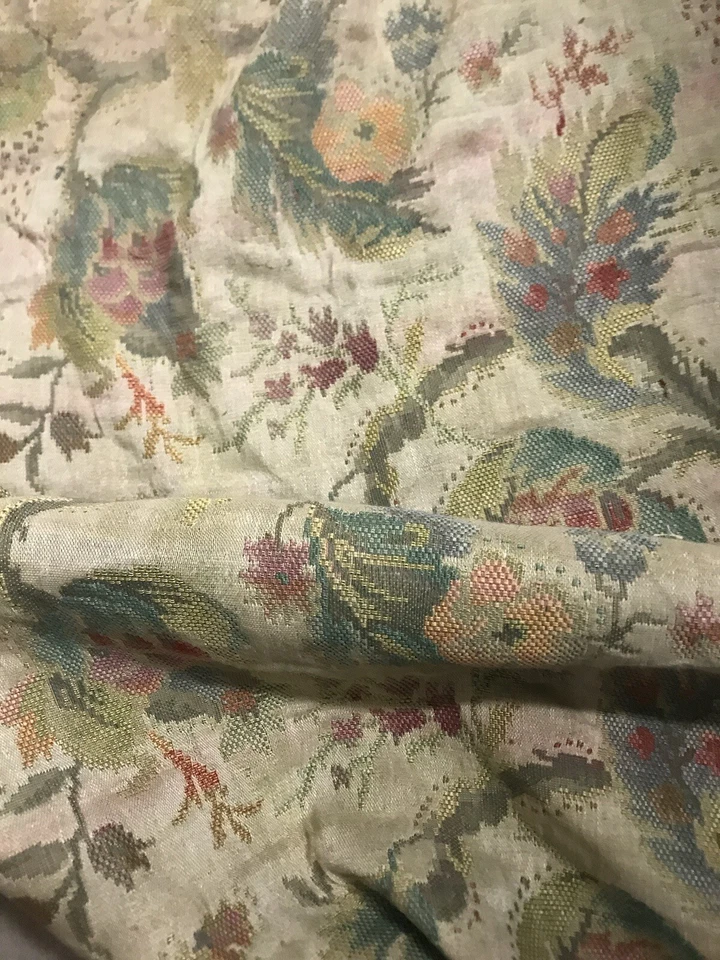 Tessuto Raro e Pregiato Vintage Gobelin con motivo floreale. 99€ Per 2 Metri - Immagine 3 di 4