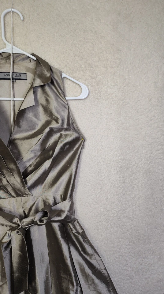 Vestido Feminino Anne Klein 6 Cinza Metálico 100% Seda Sem Mangas ALine Cinto Joelho G - Imagem 3 de 4
