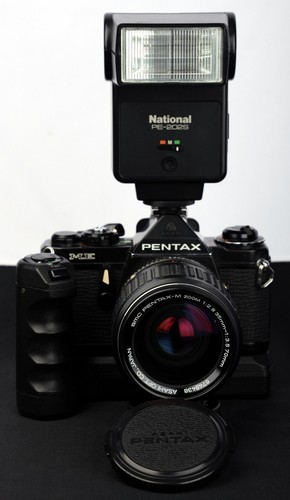 Pentax ME Black 35mm Film SLR +Winder, smc M 35-70mm, 80-200mm Lens &PE-202S Kit - Picture 4 of 13