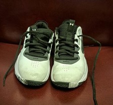 Under Armour UA Outwork Youth Shoe Size 2.5 White Black Unisex Boys or Girls