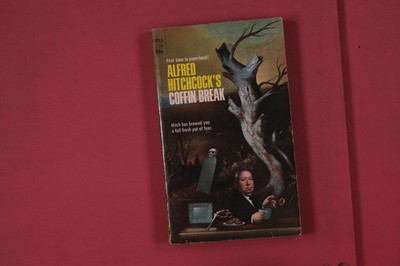 314187 Alfred Hitchcock ALFRED HITCHCOCK'S COFFIN BREAK Dell Publishing Co.,