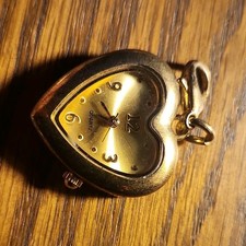 Heart Shaped Quartz Analog Wristwatch Gold Tone Metal Band Arabic Numerals