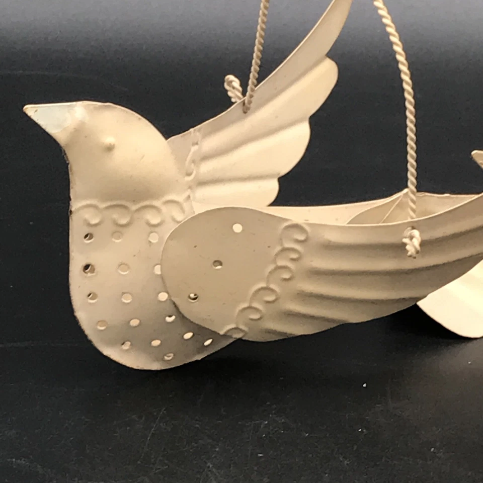 PAR de metal colgante escultura obras de arte color crema paloma voladora pájaro cesta raro Foto 3 de 4