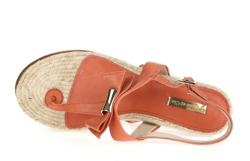 LOUISE ET CIE ADREAN Salmon Leather Buckles Bow Tie Thong Sandals Size 8 - Picture 2 of 5