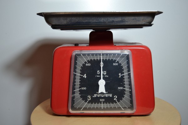 Antigua Bascula vintage de cocina roja Stube Italia 5 Kg