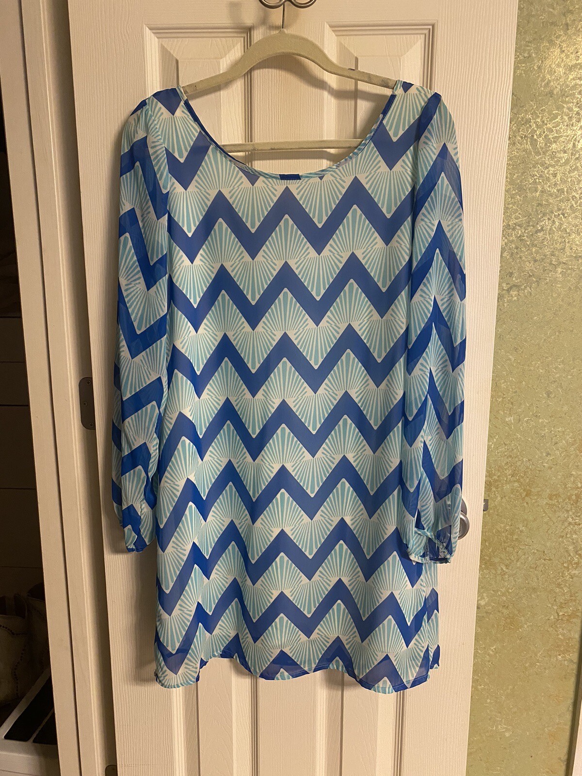 PEACH LOVE CREAM WOMENS BLUE CHEVRON DRESS SIZE S