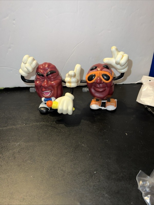 2 Vintage 1988 California Raisins Wind Up Toys Figurines Glasses Raisin No Walk