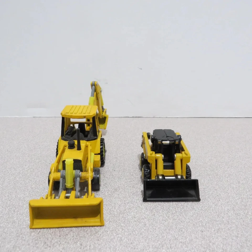 Ertl #11 Group John Deere Tractor Loader/Backhoe & 6675 Skid Load 1/64  JD-011-E - Image 2 of 4