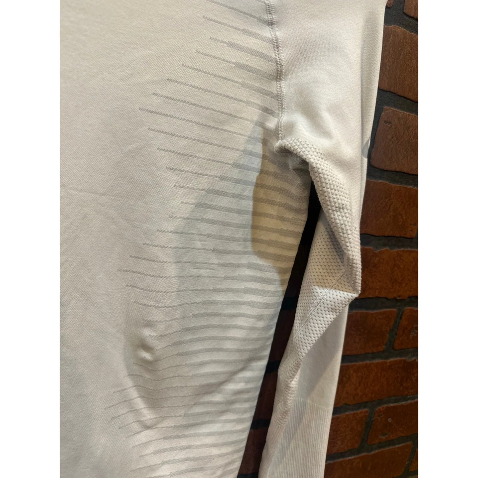 Camiseta deportiva Nike Performance Hyperwarm cuello falso - blanca Foto 3 de 4