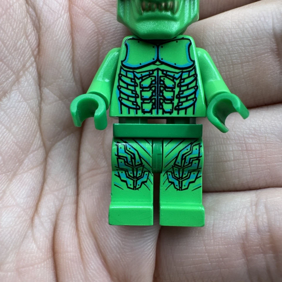 LEGO Spider-man 4851 Green Goblin Minifigure SPD006: Green Goblin 2, Gold Eyes - Image 3 of 4