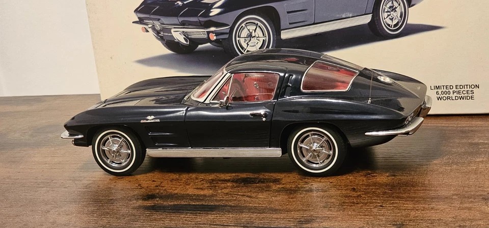 Chevrolet Corvette 1963 Coupe Daytona Blue 1:18 Autoart 71181 - Immagine 3 di 4