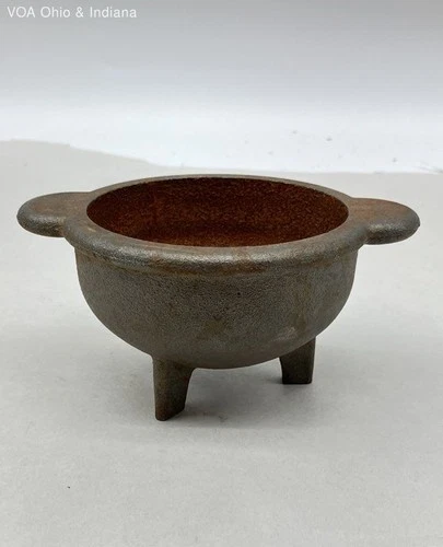 Lodge HP2 Cast Iron 3-Legged Pot Country Kettle Cauldron Made in USA