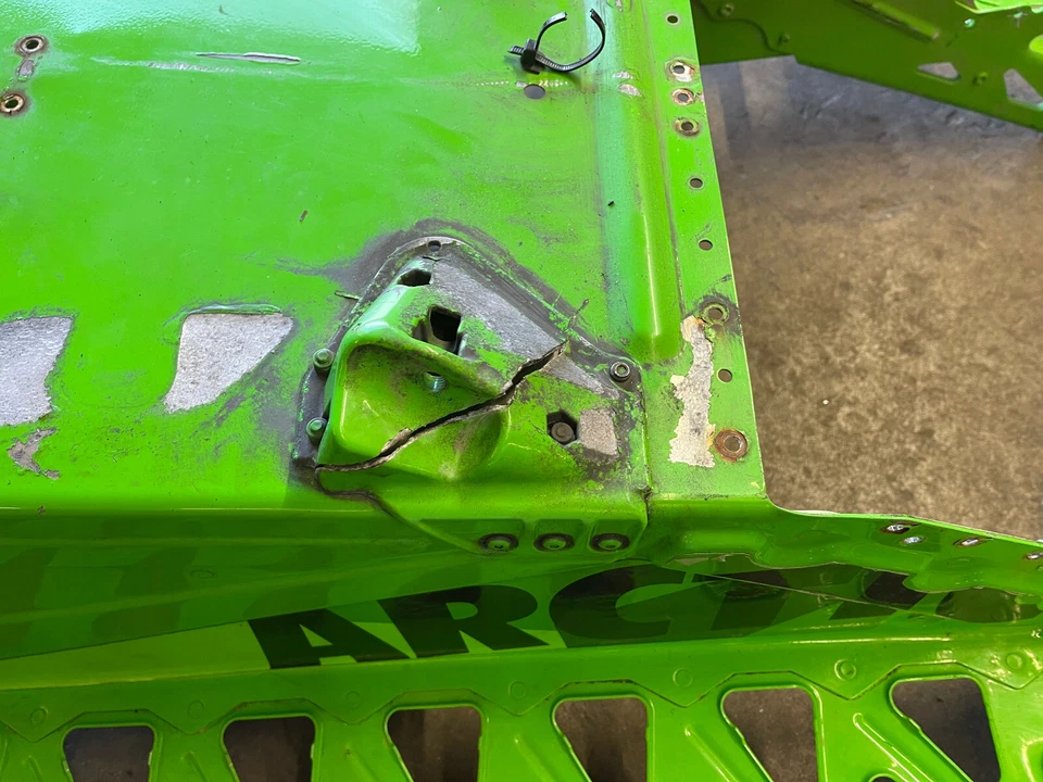 16 Arctic Cat ZR 6000 XF 6000 LTD 9000 8000 El Tigre 15 17 18 14 chasis túnel Foto 4 de 4