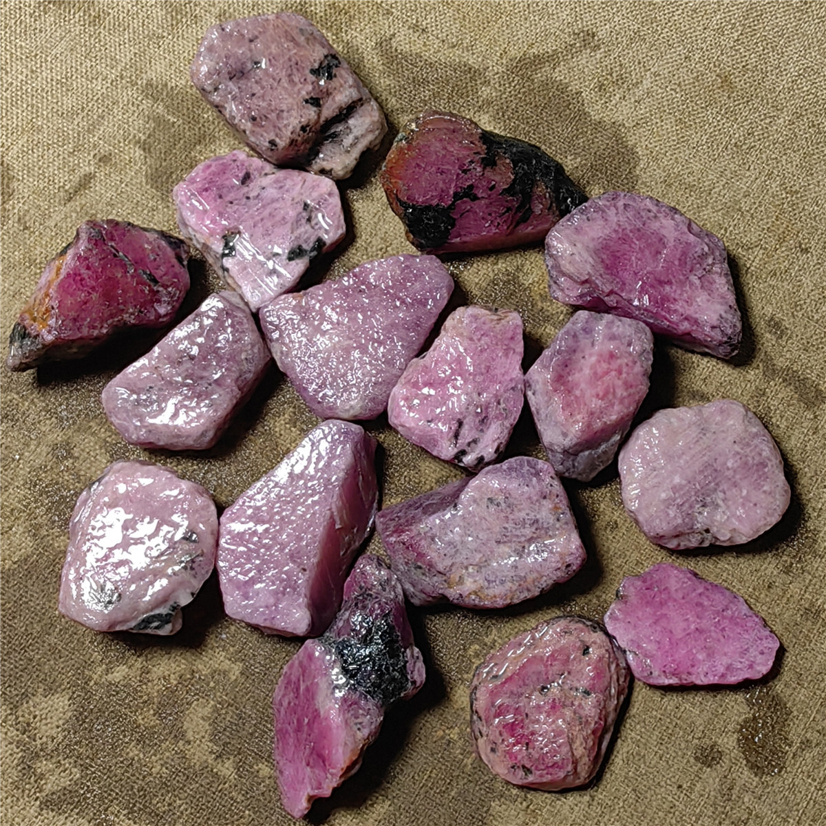 228g Natural Red Corundum Ruby Crystal Rough Mineral 228g Natural Red Corundum Ruby Crystal Rough Mineral