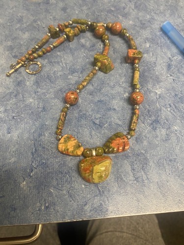 COLLAR UNAKITA PALANCA CON HERMOSAS PIEDRAS TALLADAS APROX 16" - Imagen 7 de 7