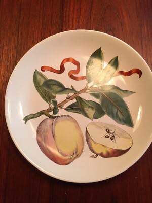 Eleven Vintage Villeroy & Boch Fruit Plates, Six Different