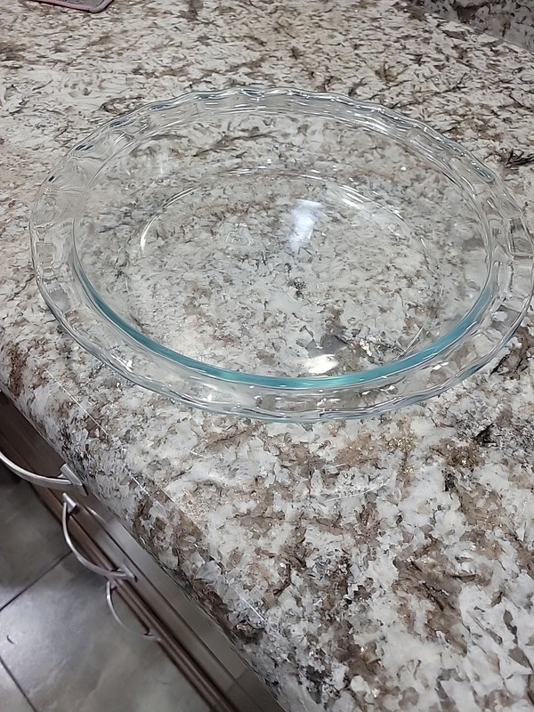 Vintage Pyrex 9.5” pie plate clear glass with green/blue  ridged Edge