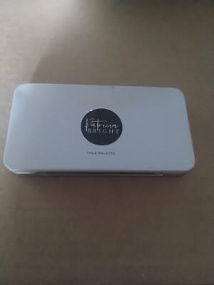 Revolution Eyeshadow Palette Patricia Bright Rich in Life
