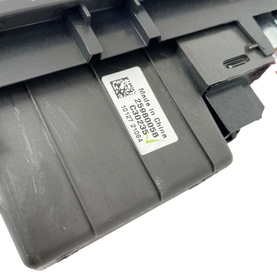 GM OEM Encendedor USB Bisel Panel de Control 07-14 Interruptor de Control de Tracción SUV Camión  Foto 4 de 4