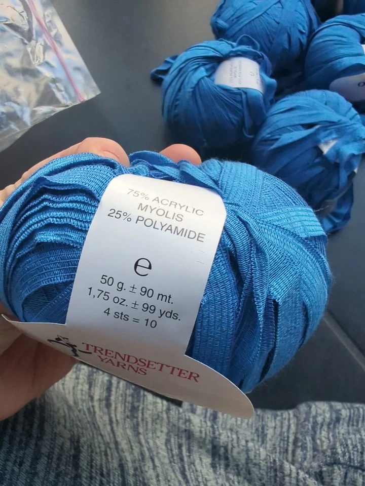 Juego de 8 hilos Trendsetter DOLCINO Aran con hilo de cinta Foto 3 de 4