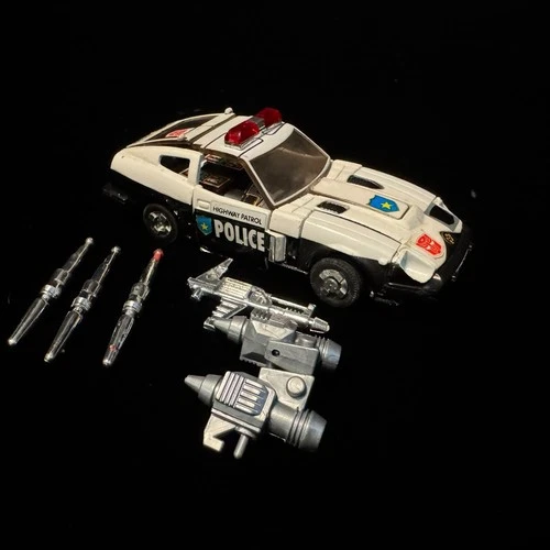 Hasbro Transformers Prowl Figure with Accessories G1 Takara 1982