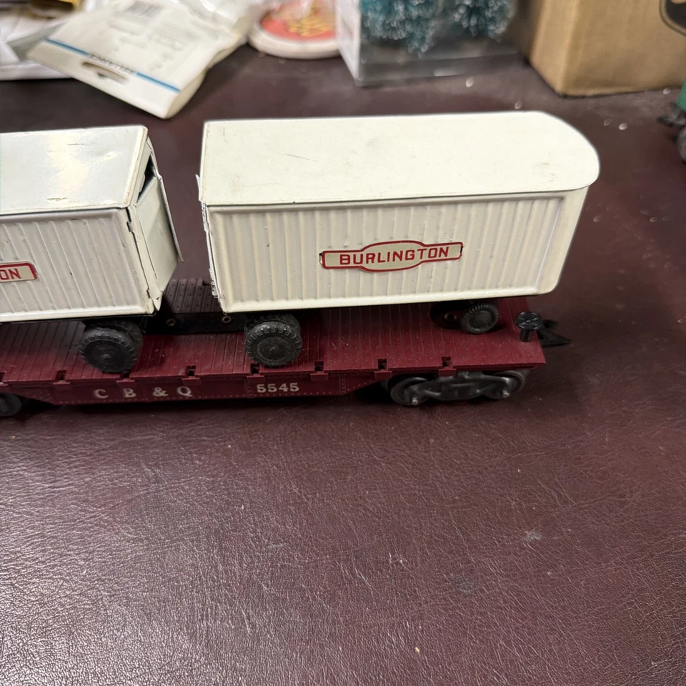Coche plano Marx calibre O CB&Q 5545 con 2 remolques para camiones Burlington de hojalata Foto 3 de 4
