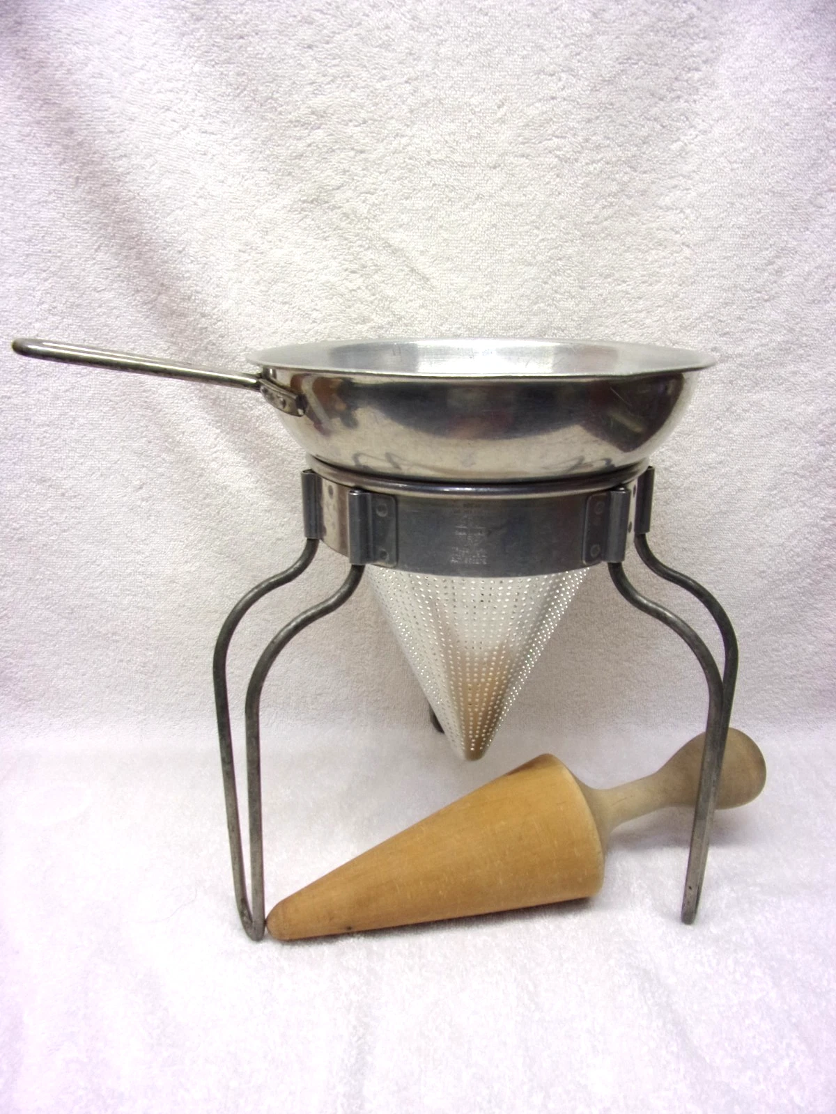 Vint #8 Wear Ever Aluminum Colander Tomato Strainer with Stand & Wooden Pestle