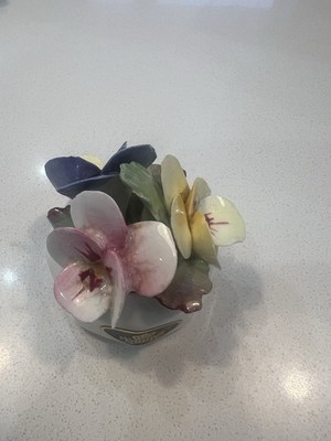 Aynsley England Bone China Blumen/Stiefmütterchen Figur handgeformt und bemalt