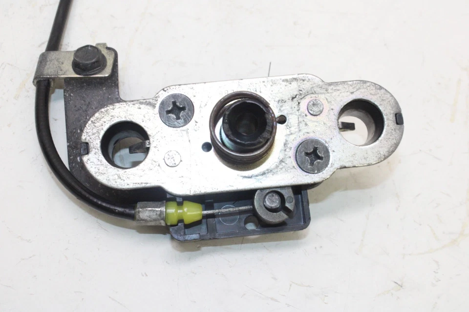 2009 KAWASAKI VULCAN 900 VN900B CLÁSSICO FABRICANTE DE EQUIPAMENTO ORIGINAL CONJUNTO DE TRAVA DE TRAVA DE ASSENTO DE MOTORISTA - Imagem 2 de 4