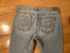 American Eagle Tom girl  sz 14 R  distress holes